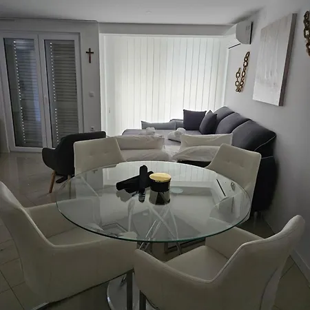 Apartment Stella Rovanjska